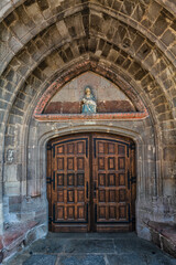 Fototapeta na wymiar entrée église Saint Dizain Ardes sur Couze, Auvergne