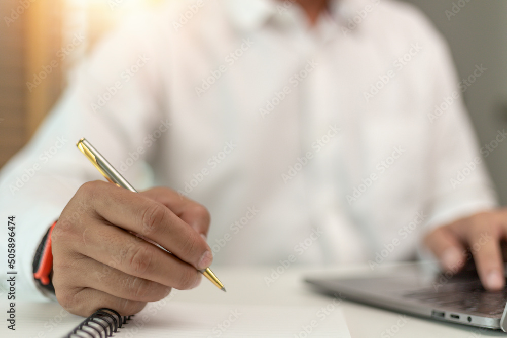 Aufkleber man writing making list taking notes in notepad working or learning on laptop indoors- educational c