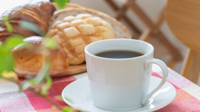 パンとコーヒー｜朝食のイメージ