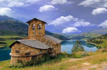 Chapelle dans les Alpes