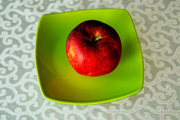 Натюрморт. Яблоко. Лимон