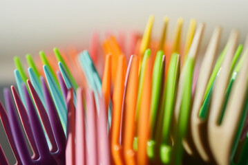 fourchettes de couleurs en plastique jetable recyclable