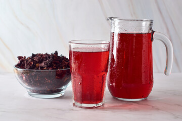 Fresh hibiscus or roselle water, or tea made with hibiscus flower.