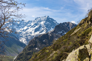 Sommet et glaciers du Sirac depuis le plateau du Lac du Lauzon dans la Vallée du Valgaudemar