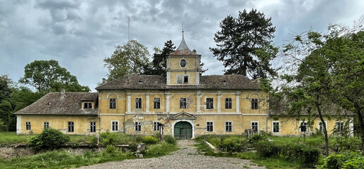 Fototapeta na wymiar Morbides barockes Jagdschloss von Prinz Eugen von Savoyen in Bilje, Kroatien