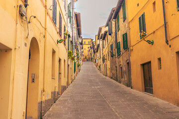 Fototapeta na wymiar Street View of the medieval city of Siena in Tuscany, Italy
