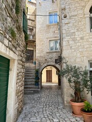 Fototapeta na wymiar Alleyway in the old town of Trogir, Croatia