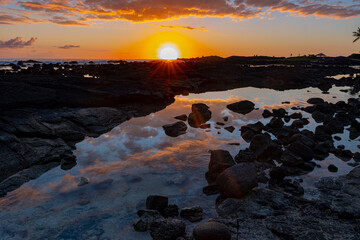 Naklejka na ściany i meble Sunset Rreflection on The Keiki Beach Queens Bath, Kailua-Kona, Hawaii Island, Hawaii, USA