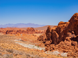 Fototapeta na wymiar Sunny view of the landscape of Valley of Fire State Park