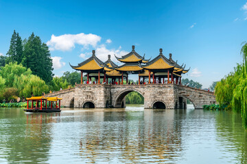 Fototapeta premium Slender West Lake Chinese Garden in Yangzhou, China