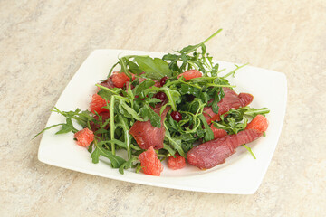 Duck salad with ruccola and grapefruit