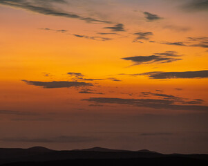 Sonnenaufgang im Naturreservat Hluhluwe Imfolozi Park Südafrika