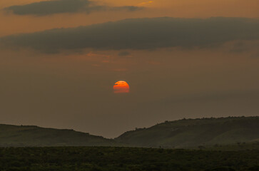 Sonnenaufgang im Naturreservat Hluhluwe Imfolozi Park Südafrika