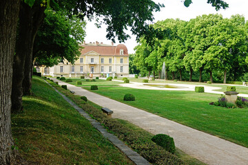 Jardins publics, fontaine et château du Domaine Lacroix-Laval, Marcy l'Étoile, Rhône, France