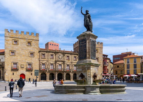 view of the lively and busy Plazuela de Marquez square with the statue of Don Pelayo