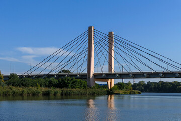 Fototapeta na wymiar Most Milenijny nad Odrą, Wrocław-Polska