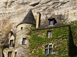Fototapeta na wymiar Manoir troglodyte Van Nifterik à la Roque-Gageac en Dordogne dans le Périgord noir