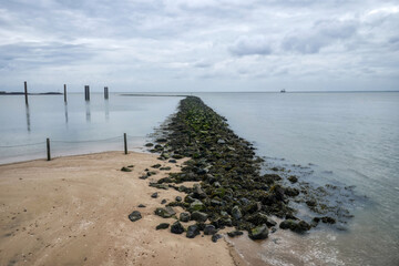 Buhne und Strand an der Nordsee in Cuxhaven