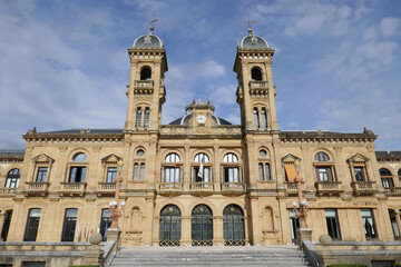 Fototapeta na wymiar Rathaus von Donostia San Sebastián in Spanien