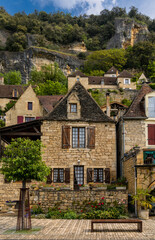 Fototapeta na wymiar close-up view of the cliffside brownstone houses in the historic French village of La Roque-Gageac