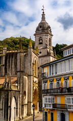 Fototapeta na wymiar vertical view of downtown Lekeitio with the Church of Santa Maria