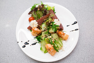 Green salad with pear (drunken pear, pear in wine) and shrimp in yogurt sauce, sprinkled with pine nuts