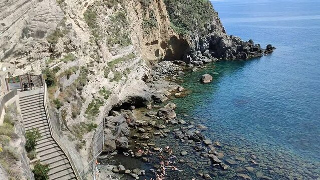 Ischia - Panoramica della Baia di Sorgeto dalla scala di accesso
