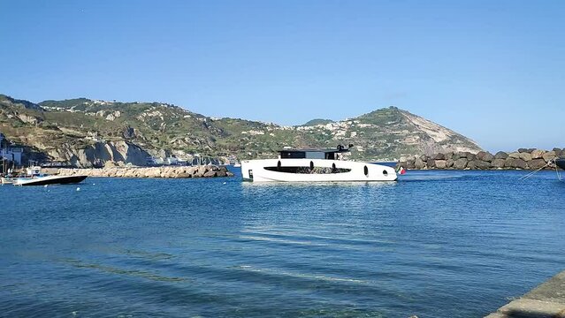 Ischia - Yacht in attracco al porto di Sant'Angelo