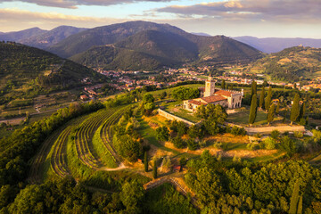 Luchtfoto van het platteland van Franciacorta, Lombardije, Italië