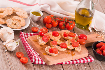 Friselle with cherry tomatoes and salt.