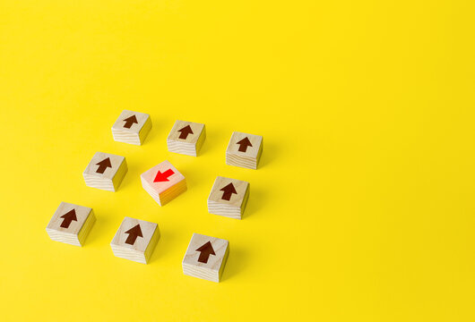 Deviation from the intended path. Choose an alternative way. Thinking outside the box. Atypical leadership thinking qualities. Conformism denial. New opportunities. Correction of errors, fix faults.