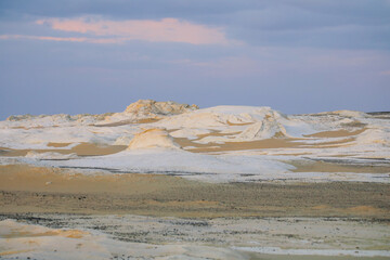 Fototapeta premium Evening View to the Sand Formations of the White Desert Protected Area, National Park in the Farafra Oasis, Egypt