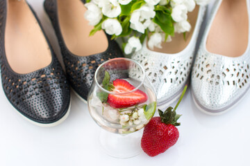 women's comfortable shoes. Summer black and white flat-soled slippers