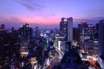 大阪の都市風景　夕暮れと夜景