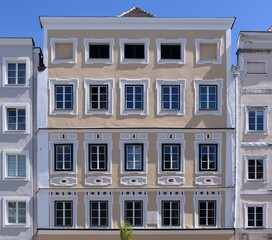 Fototapeta na wymiar Fassade am Stadtplatz von Braunau am Inn