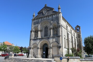 L'église Saint Cybard, de style neo roman, vue de l'extérieur, ville de Angouleme, département...