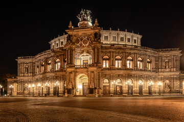 Fototapeta na wymiar The Semper Opera House in Dresden by night with light. Is the opera house of the Saxon State Dresden.