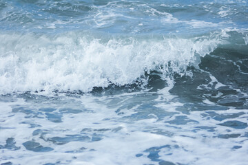 Fototapeta na wymiar Sea wave crest with splashes and foam
