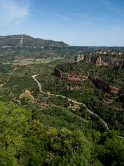 Fototapeta na wymiar imagen de la montaña del Montseny visto des de Siurana con una carretera en la parte inferior