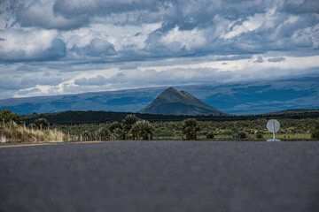 Volcan del pocho rodeado de campo