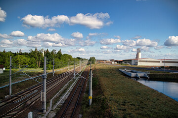 Fototapeta na wymiar Bahnstrecke - Industrie - Gewerbe