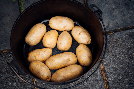 Kartoffeln im Dutch Oven