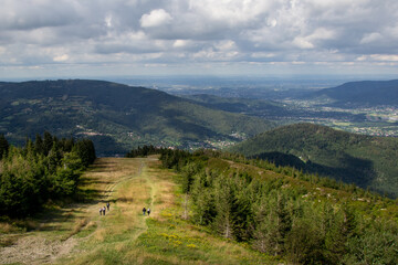 widok w górach chmury nas górami © Colorful Soul
