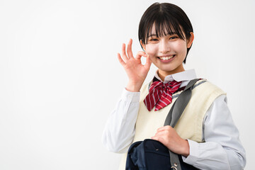 OKサインをする女子高校生