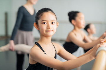 バレエ教室 講師と子供