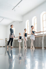 バレエ教室 講師と生徒