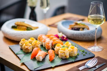 Selbstklebende Fototapeten sushi and white wine outdoor © Maksim Shebeko
