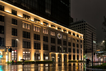 平成３１年４月３０日２３時５９分５９秒から令和１年５月１日０時０分１秒までの２秒間を1枚の写真に。東京駅丸の内南口の風景