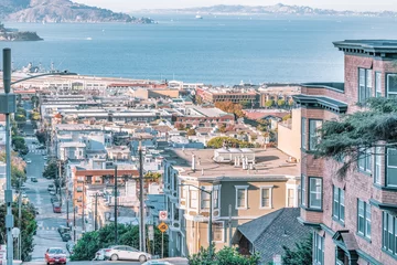 Zelfklevend Fotobehang SAN FRANCISCO, USA - OCTOBER 16, 2021, historic skyline, panoramic street view overlooking San Francisco Bay. © Volodymyr