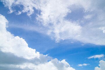 Obraz premium Beautiful blue sky with white cloud and clear light shining from the sun